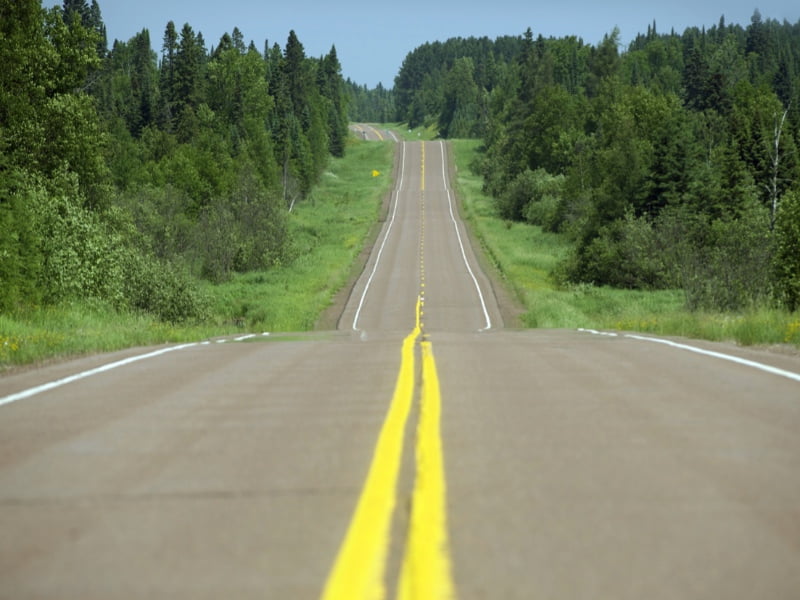 Read more about the article From Valleys to Peaks: Mountain Road Driving Guide